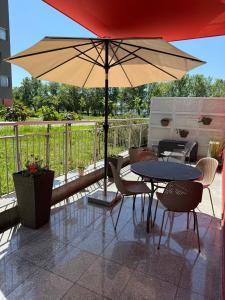 Lake Garden - Cozy Two-Bedroom Apartment with flexible Check-In, Terrace, and Netflix