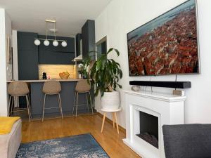 Lake Garden - Cozy Two-Bedroom Apartment with flexible Check-In, Terrace, and Netflix