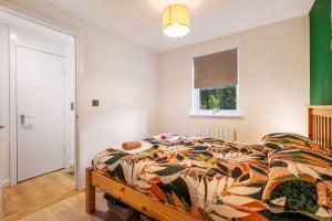 Modern 1BR Apartment - Close to ferry terminal with free parking