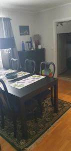 Nydelig utsikt, egen leilighet med to parkeringer