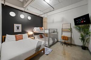 Stunning Downtown Apartment with Pool, Laundry, Parking