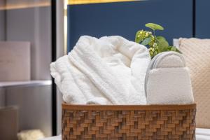 Delmar Luxury 3BR Apartment 4