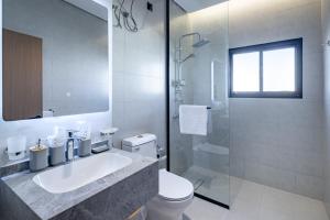 Delmar Luxury 3BR Apartment 4