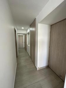 Apartamento Moderno con Piscina en el Laguito