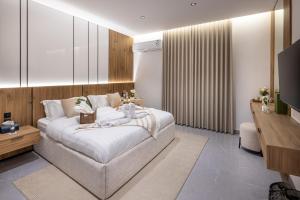 Delmar Luxury 3BR Apartment 6