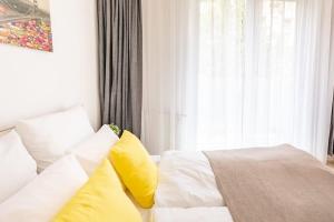 Central Modern and Sunny Apartment with Balcony