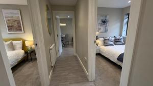 Modern 2 Bedroom Flat, Central Chatham, Self Check-in