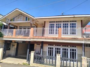 Homestay HUMAIRA DIENG villa full house 3 kamar,6 bed,dapur,ruang tamu,balkon,parkir,wifi