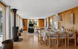 3 Bedroom Beautiful Home In Hesselager