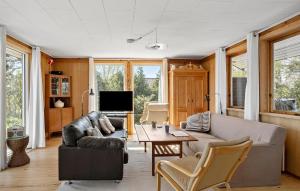 3 Bedroom Beautiful Home In Hesselager