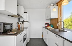 3 Bedroom Beautiful Home In Hesselager