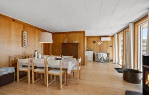 3 Bedroom Beautiful Home In Hesselager