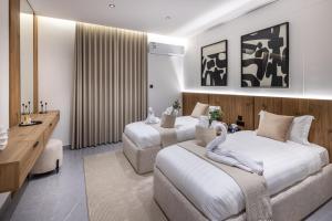 Delmar Luxury 3BR Apartment 8