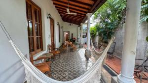 Depto privado con jardín y piscina en casa colonial - Centro de Asunción