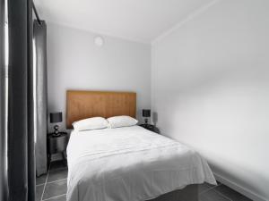 4 Essex Street Apartment