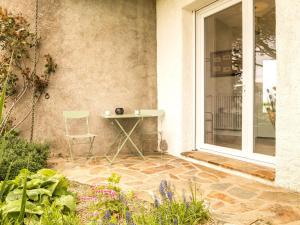 Maisons de vacances Moulin 18eme siecle, 3 chambres, jardin, wifi a Monnieres - FR-1-306-1164 : photos des chambres