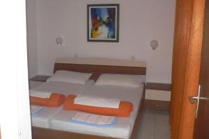 Apartments with parking space Barbat, Rab - 24215