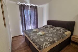 Apartments by the sea Lokva Rogoznica, Omis - 24321