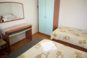 Apartments with parking space Rovanjska, Paklenica - 24348