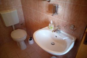 Apartments with parking space Rovanjska, Paklenica - 24348