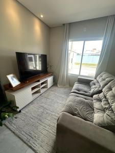 Casa de 2 dormitórios com piscina