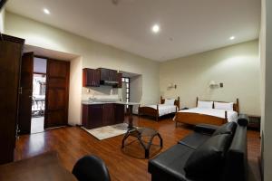 Hotel & Suites El Quijote