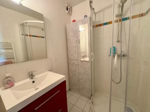 Appartements Appartement calme avec terrasse, garage, proche plage et marche - Saint-Jean-de-Monts - FR-1-323-145 : photos des chambres