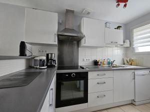 Maisonnette proche du bourg, 5 pers, jardin - FR-1-476-84