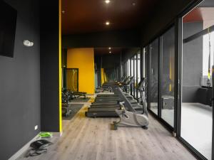 Ser Escalante Modern Studio AC