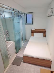 Phòng giường đơn - Phòng tắm riêng (Single - Private Bathroom)