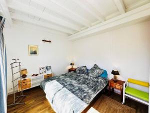 Maisons de vacances Maison a Fouras pour 4 personnes avec jardin clos - FR-1-709-92 : photos des chambres