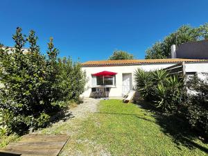 Maisons de vacances Maison a Fouras pour 4 personnes avec jardin clos - FR-1-709-92 : photos des chambres