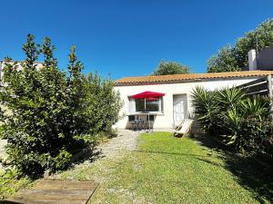 Maisons de vacances Maison a Fouras pour 4 personnes avec jardin clos - FR-1-709-92 : photos des chambres