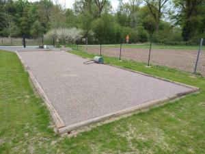 Maisons de vacances Charmante maison mitoyenne avec jardin, proche foret, animaux admis, parking & WiFi - FR-1-510-203 : photos des chambres