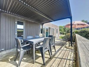 Maisons de vacances Mobil-Home Confort 6p, 3 Chambres, 2 SDB, Plage a 200m, Piscine Chauffee, Fitness, Wifi Gratuit - FR-1-361A-84 : photos des chambres