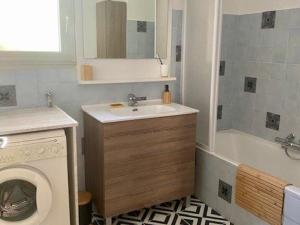 Joli F2 avec balcon, parking et proche Thermes - FR-1-703-213