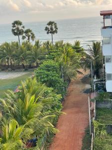 Aussie Bed and Breakie! - Aparthotely, Trincomalee