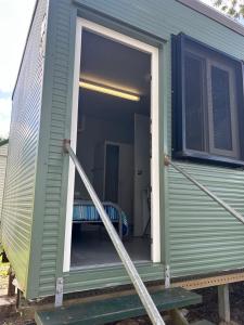 gundy pub & caravan park