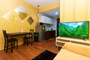 SkyVista Luxe Makati Staycation Pool Gym Netflix 5637