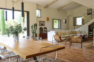 Retreat Between Sea And Mountains In Provence