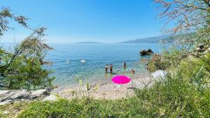 Cozy Apartment Bosnjak near Opatija, with sea view terrace, Air Condition, free private parking