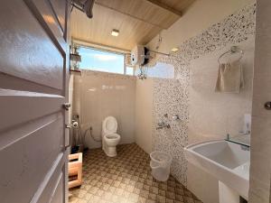 Cozyo Stays Premium Boutique Home Sohra