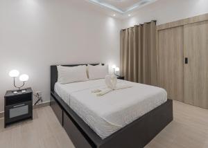 Modern apartment, on-site pool