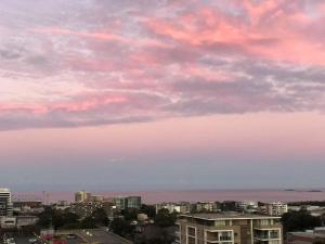 CBD Penthouse Retreat - Stunning Ocean & City View - 4hvězdičkové hotely ve městě Wollongong