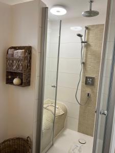 Villa No 8 Stilvolles 2 Personen Apartment mit separatem Eingang mit direkter Zuganbindung