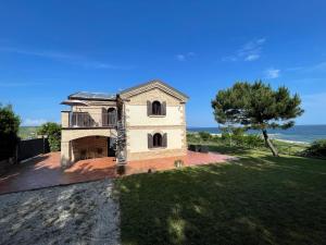 La Volpe Nella Pineta