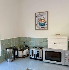 Canalside Fantastic location with off road parking