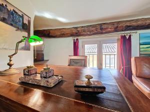 En plein cœur du village , Terrasse avec vue