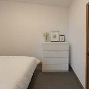 Cosy studio Midi station