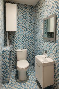 Cosy studio Midi station